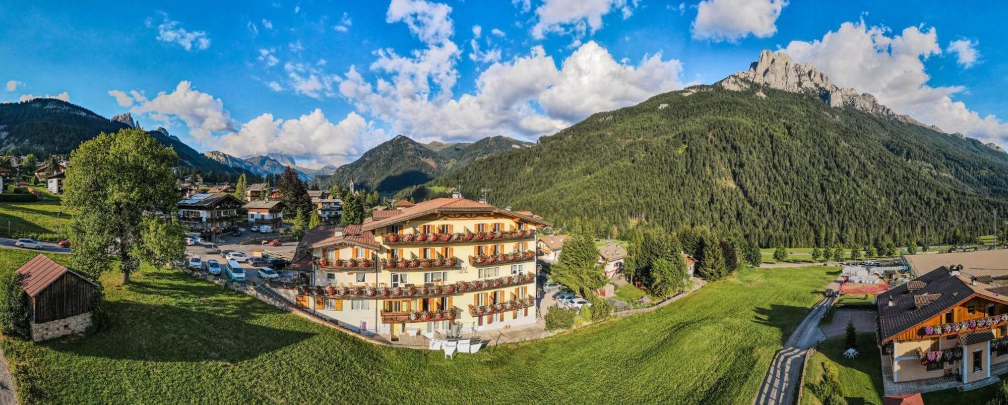 Al Piccolo Hotel Vigo di Fassa Esterno foto