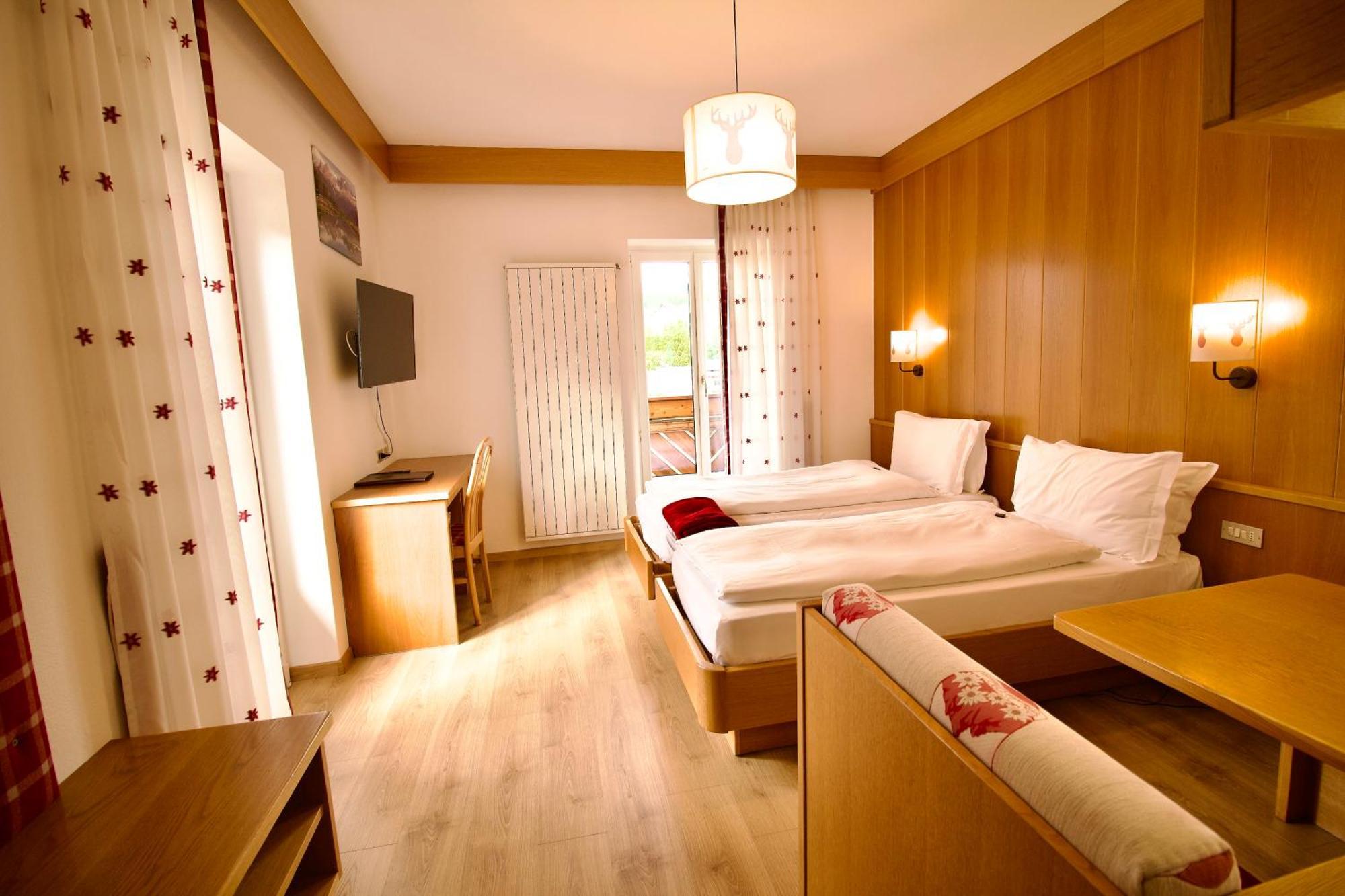 Al Piccolo Hotel Vigo di Fassa Esterno foto
