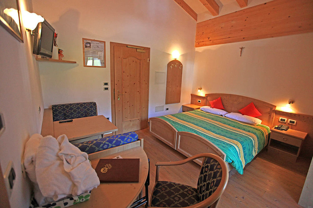 Al Piccolo Hotel Vigo di Fassa Esterno foto