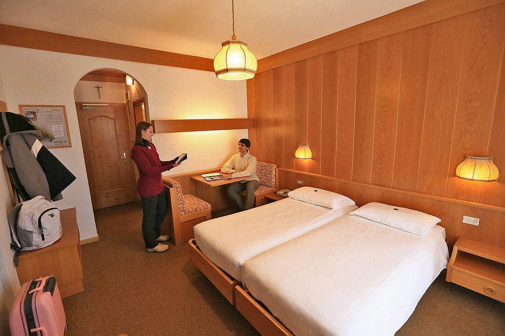Al Piccolo Hotel Vigo di Fassa Esterno foto