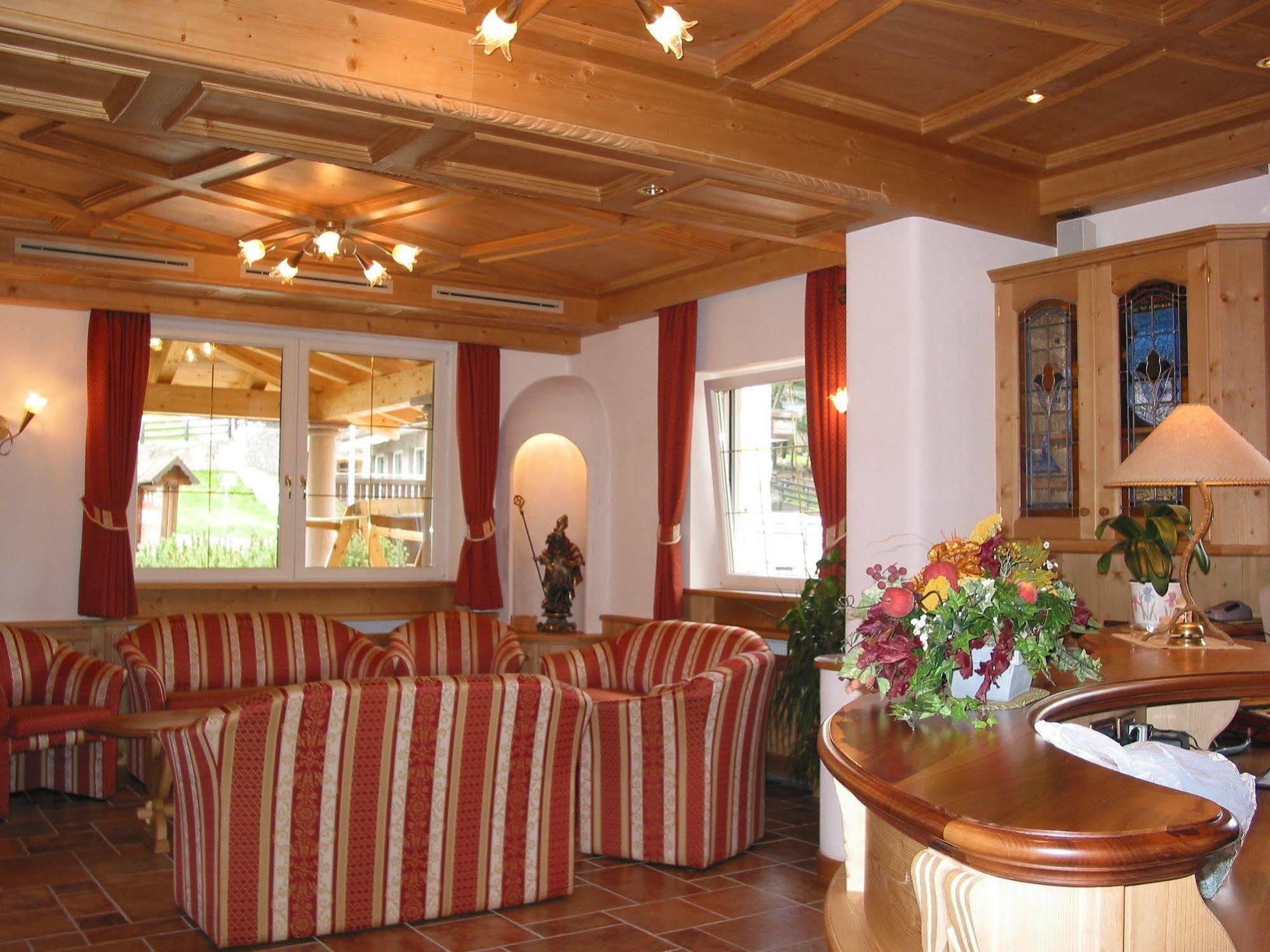 Al Piccolo Hotel Vigo di Fassa Esterno foto
