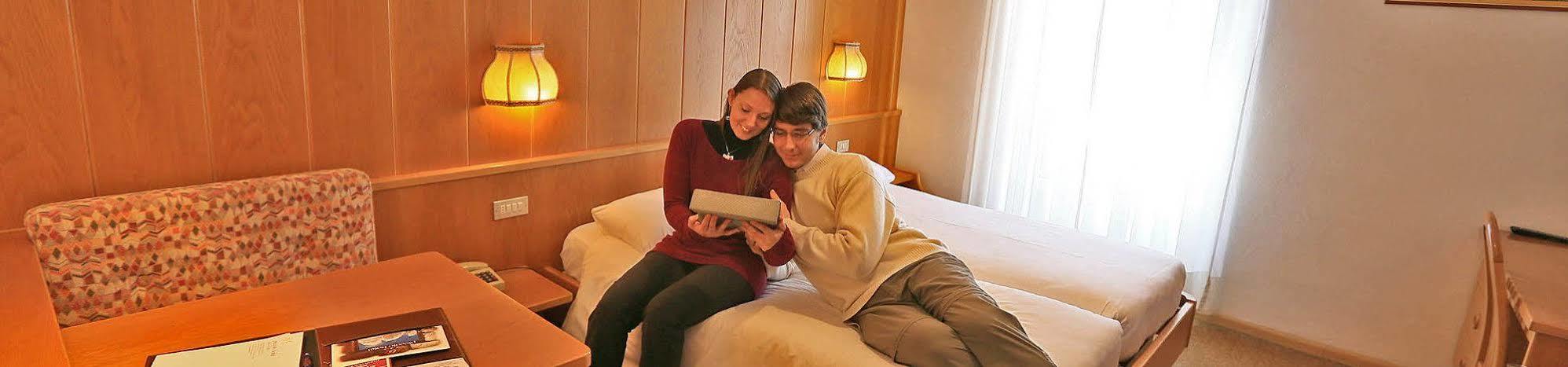 Al Piccolo Hotel Vigo di Fassa Esterno foto