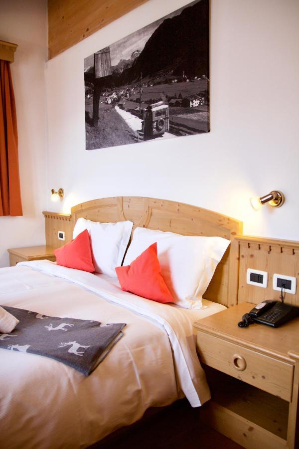 Al Piccolo Hotel Vigo di Fassa Esterno foto